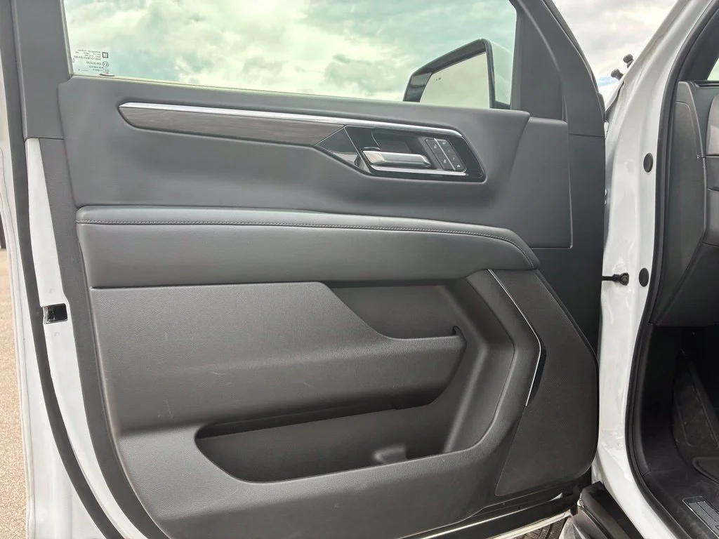 Used 2025 Summit White Chevrolet LT image 90