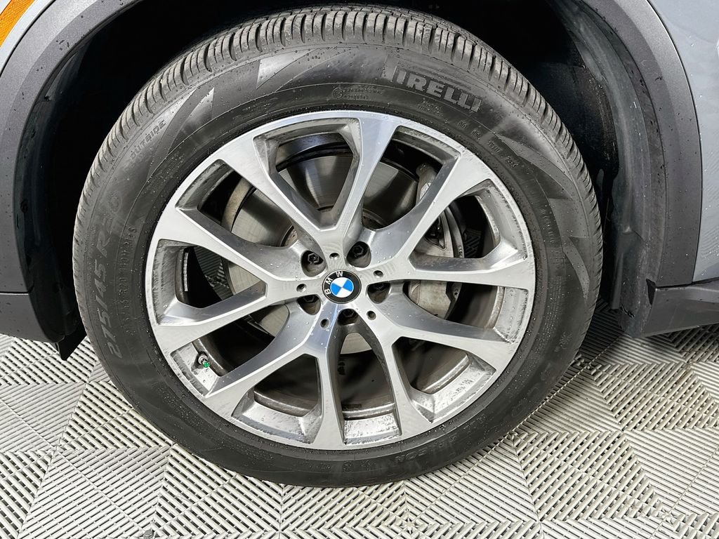 Used 2025 Gray BMW sDrive40i image 32