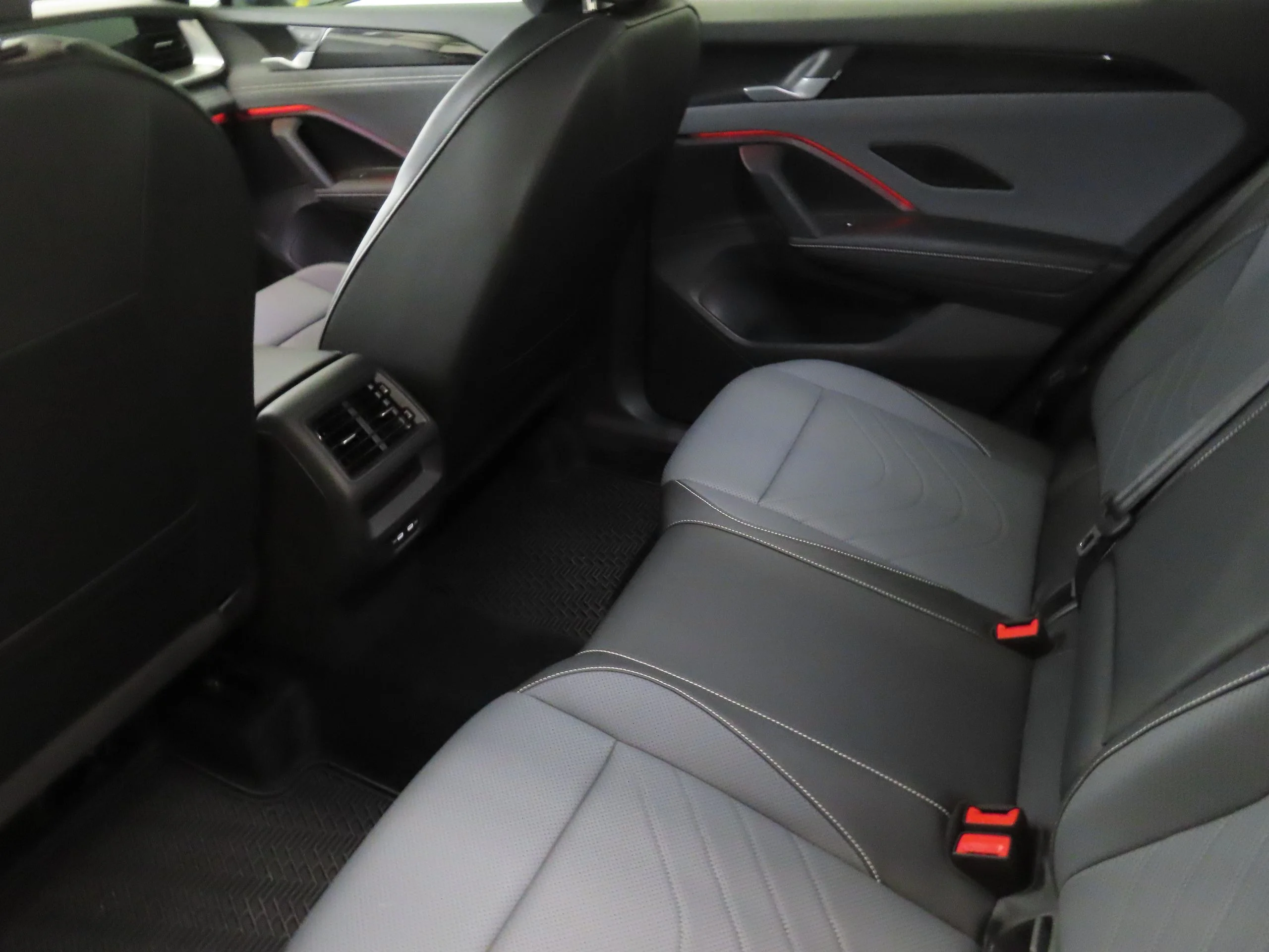 2025 Volkswagen Tiguan SE - Photo 20