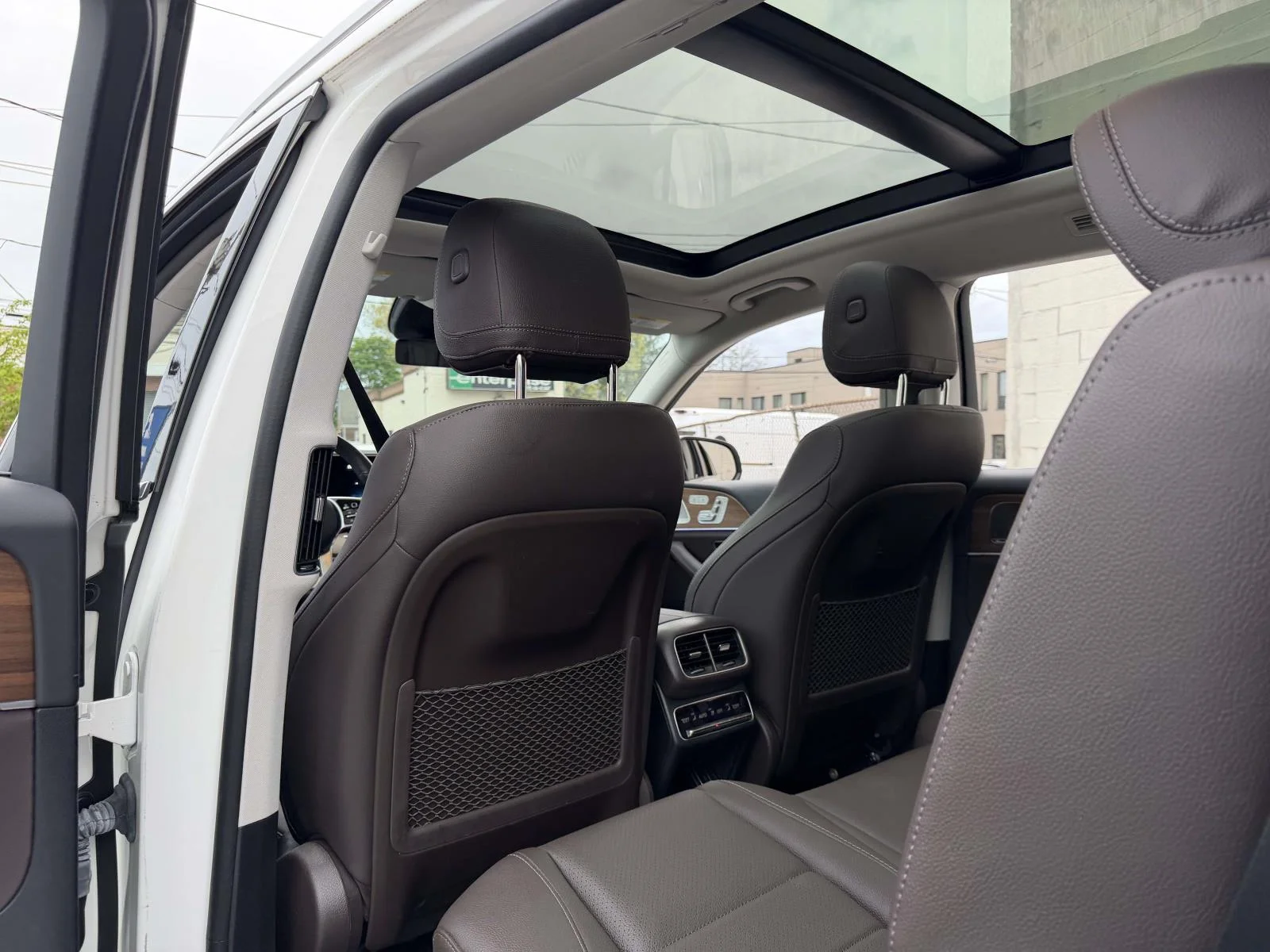 Used 2023  Mercedes-Benz GLS 450 image 21