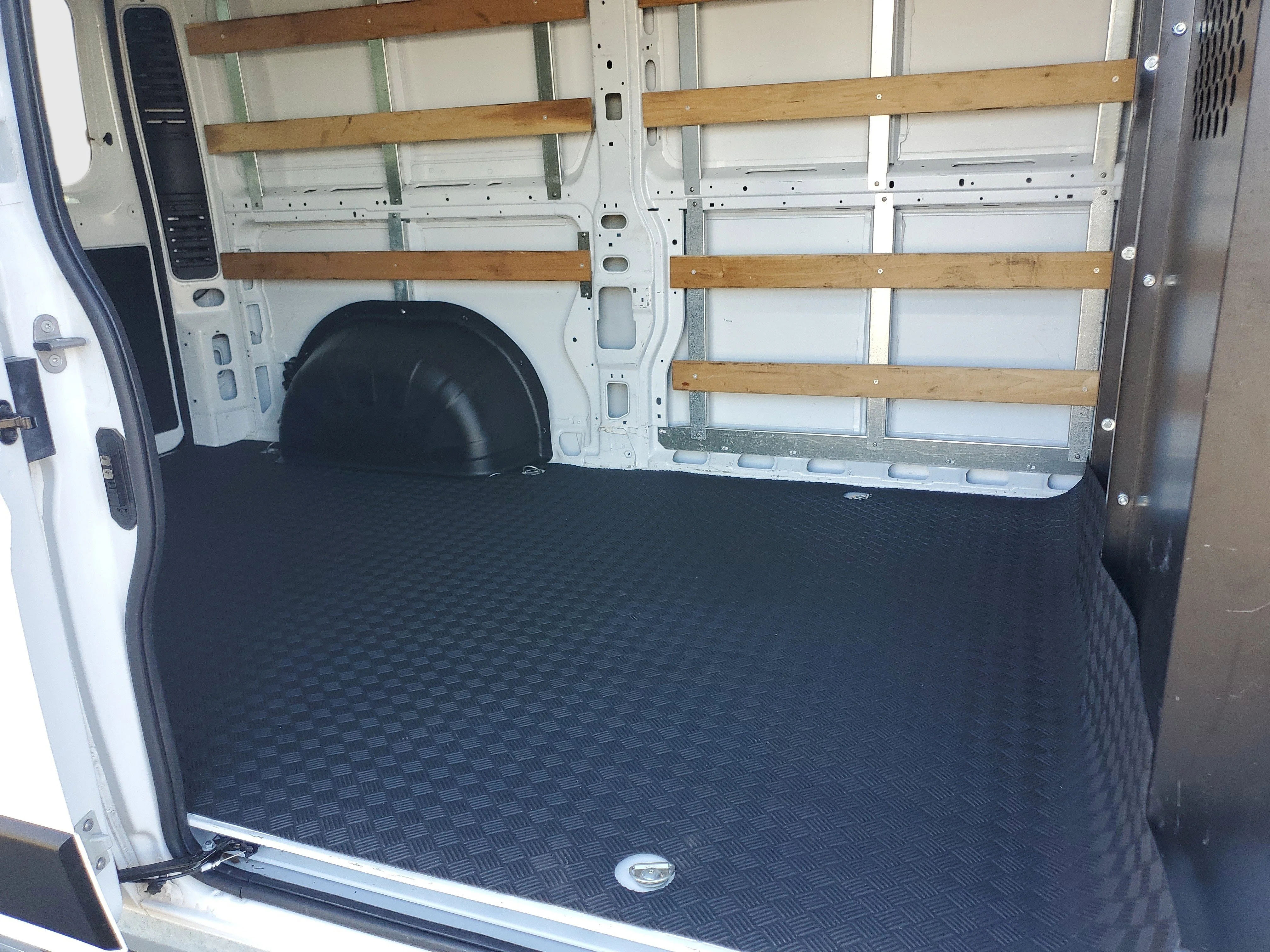 Used 2025 White Ram Base image 24