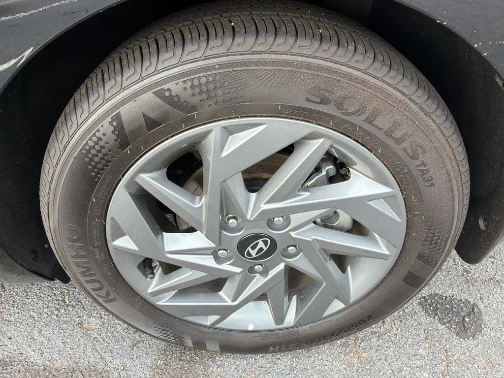 Used 2026 Black Hyundai Blue image 19
