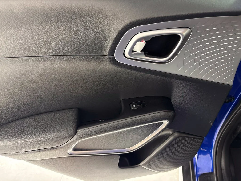 Used 2022 Blue Kia X-Line image 21