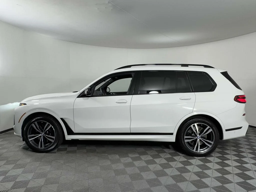 2025 BMW X7 M60i - Photo 11