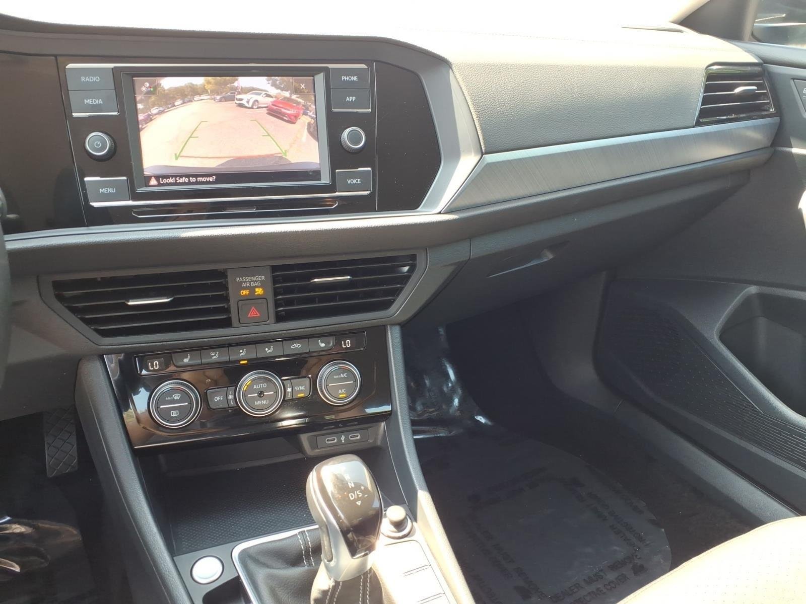 Used 2024  Volkswagen SE image 30