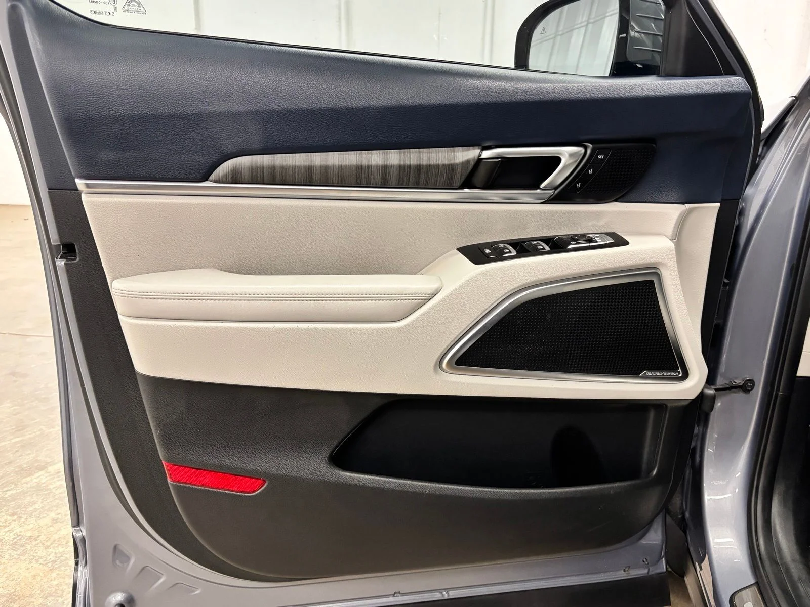 Used 2023 Silver Kia SX image 18