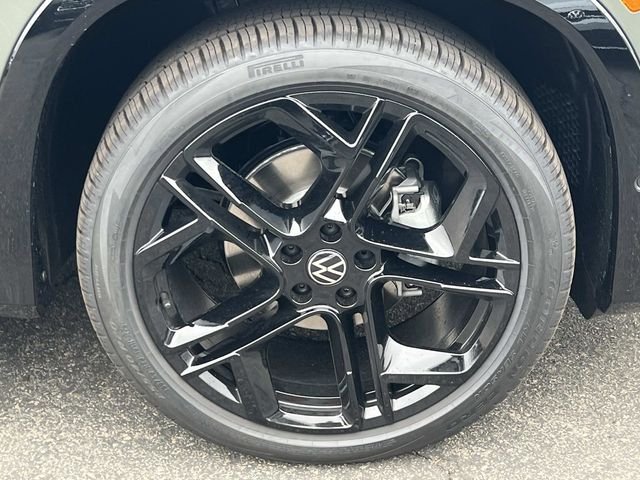 New 2026 Green Volkswagen 2.0T SE R-Line Black image 30