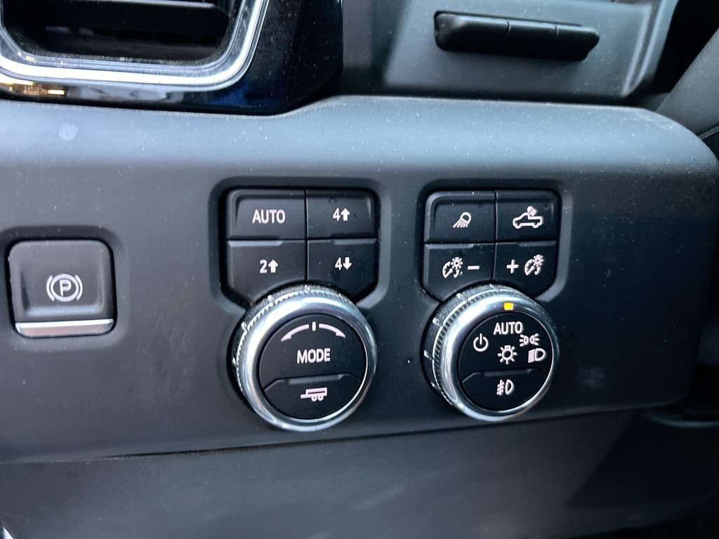 Used 2023 WHITE FROST TRICOAT GMC Denali image 21