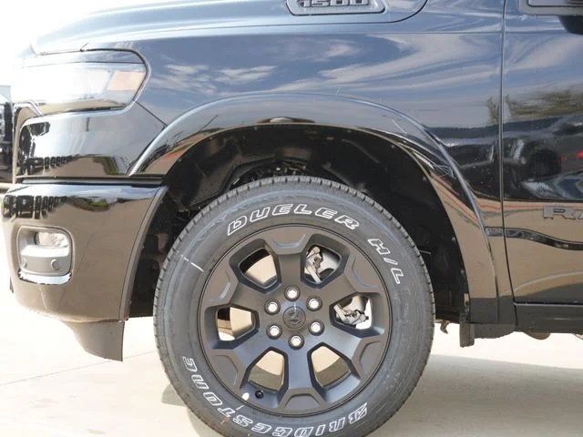 New 2026 Diamond Black Crystal Pearl-Coat Exterior Paint RAM Big Horn/Lone Star image 5