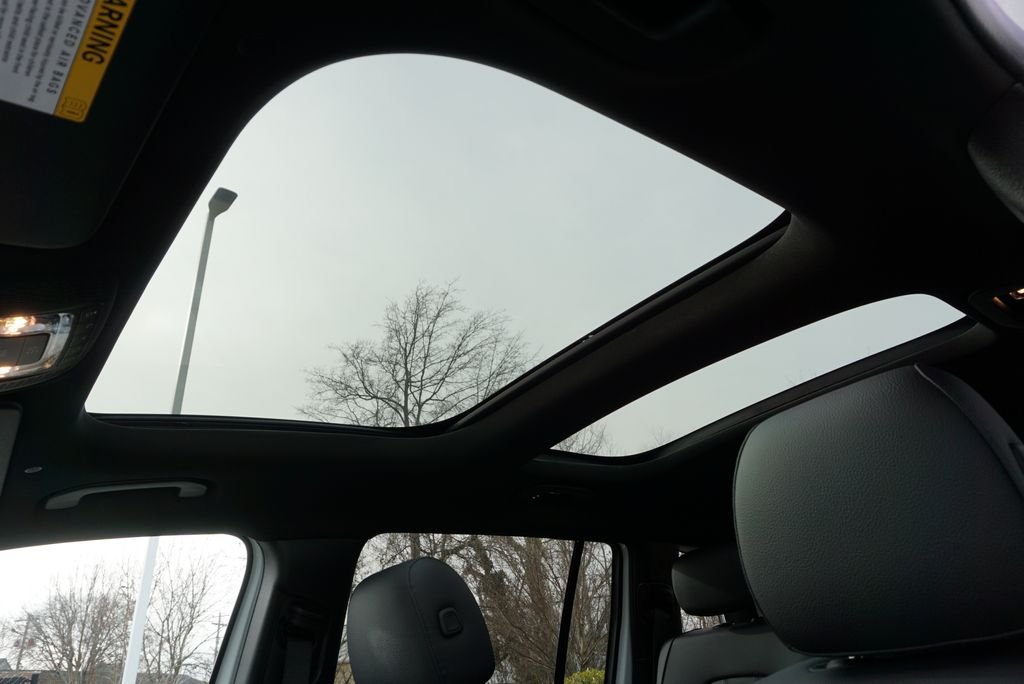 Used 2026 Polar White Mercedes-Benz GLB 250 image 12