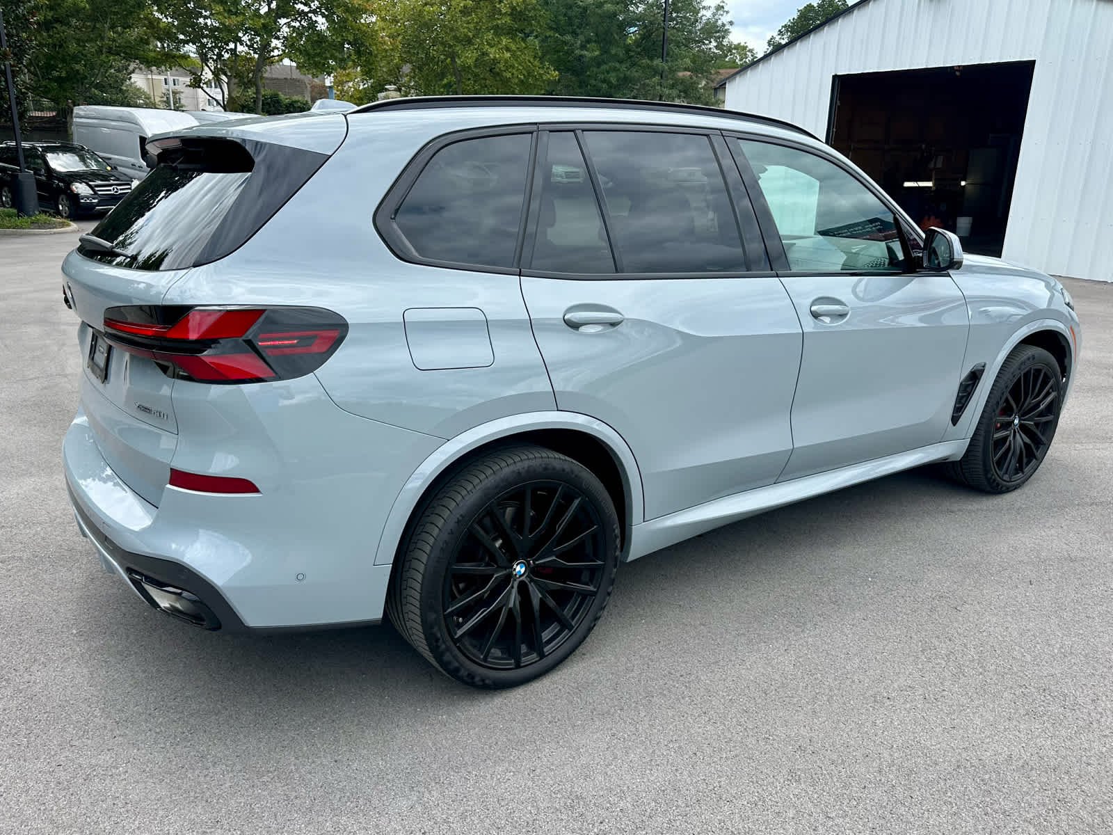 Used 2024 Brooklyn Grey Metallic BMW xDrive40i image 5