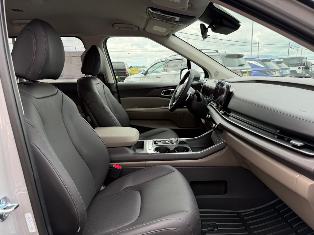 New 2026 Ceramic Silver Kia EX image 15
