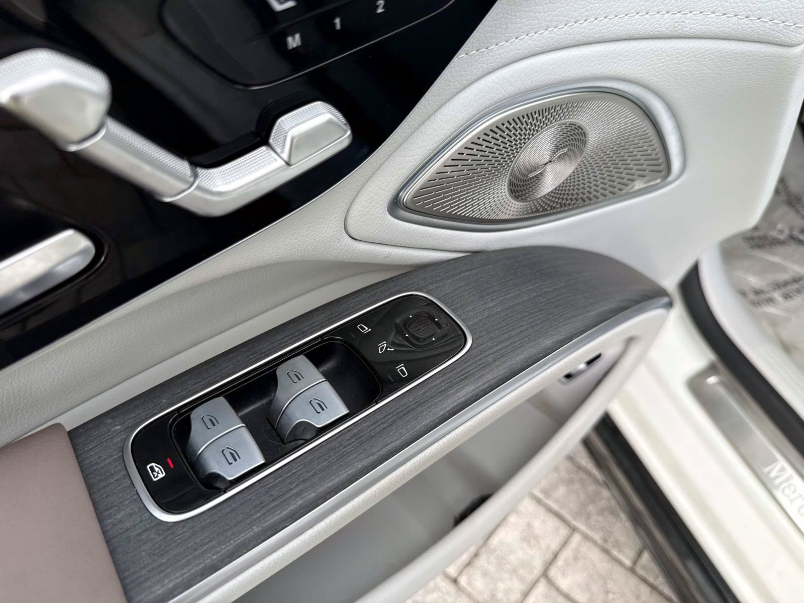 Used 2023 MANUFAKTUR Diamond White Metallic Mercedes-Benz 580 image 18