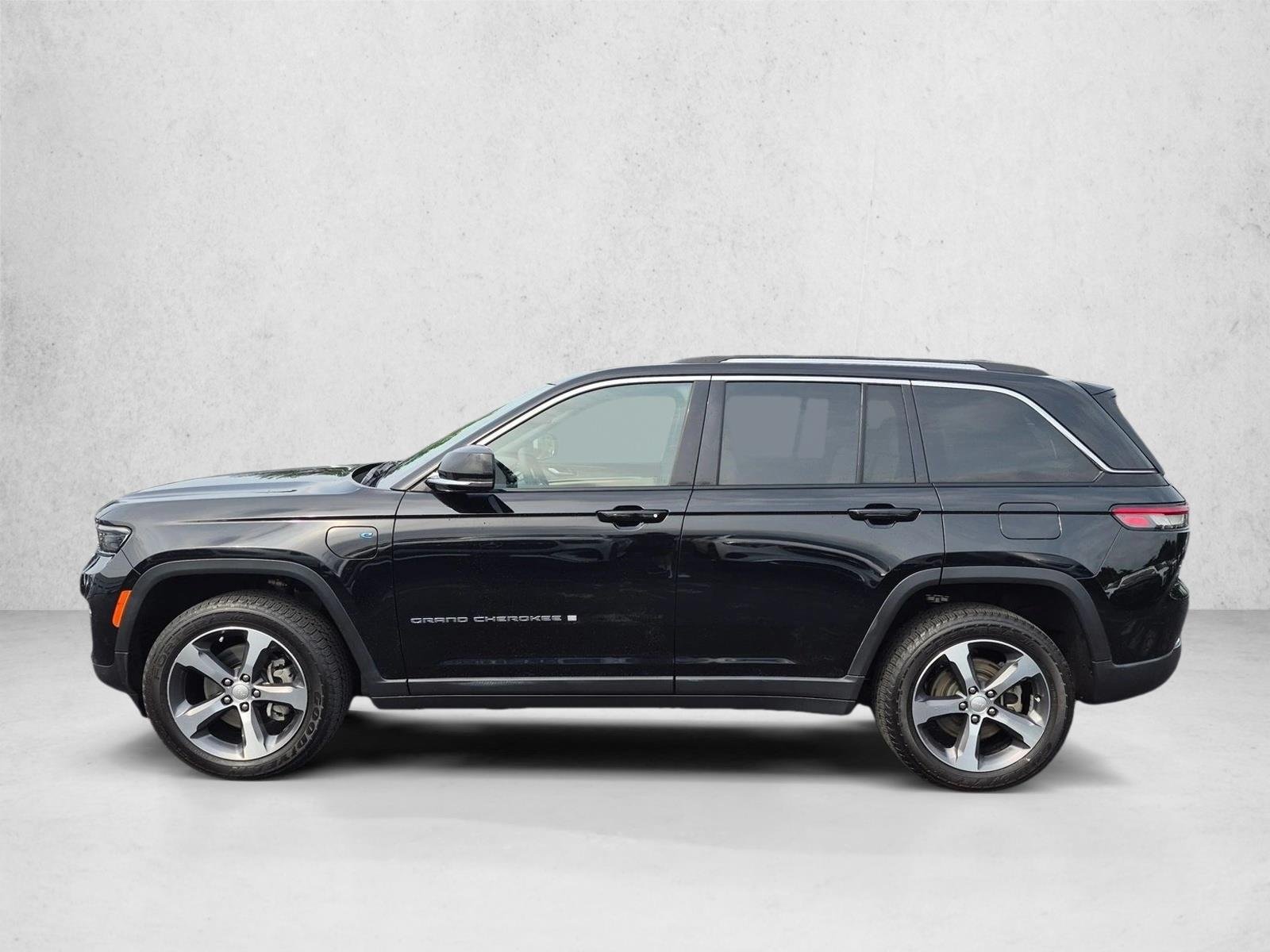Used 2022 Diamond Black Crystal Pearlcoat Jeep  image 9