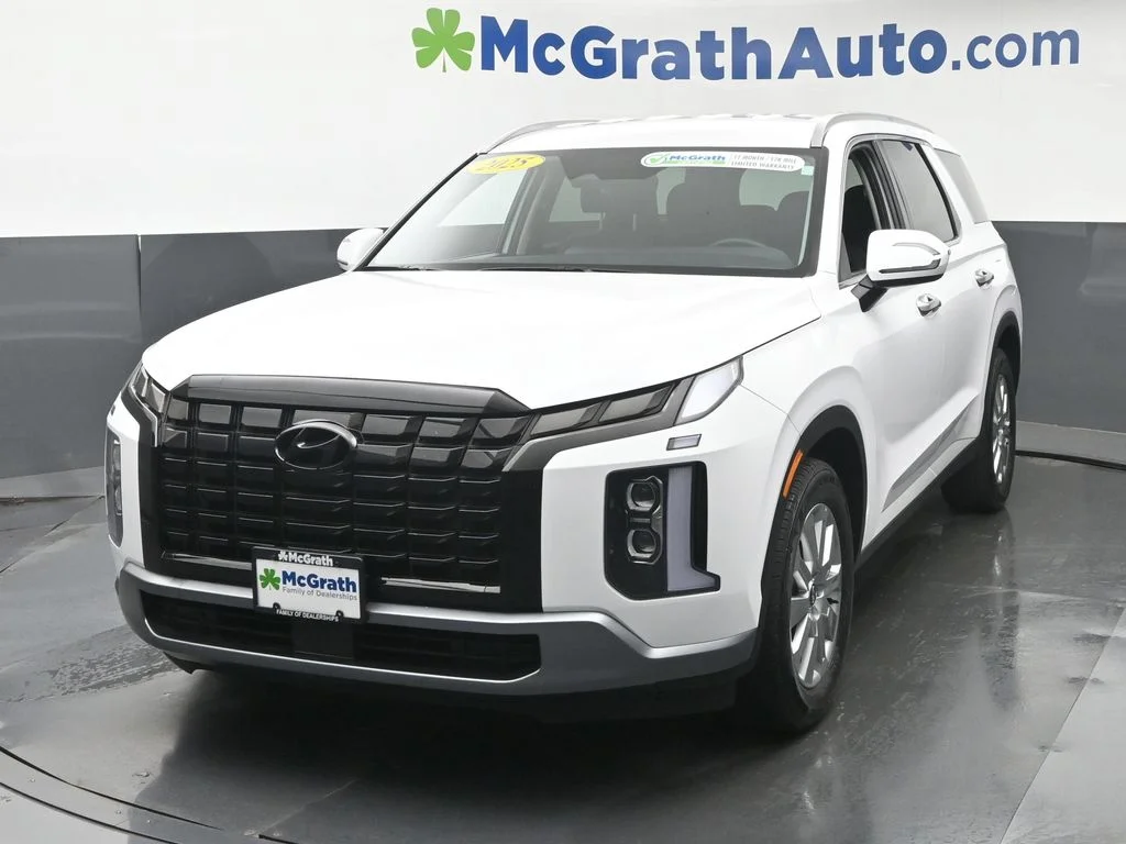 Used 2025 White Hyundai SEL image 21