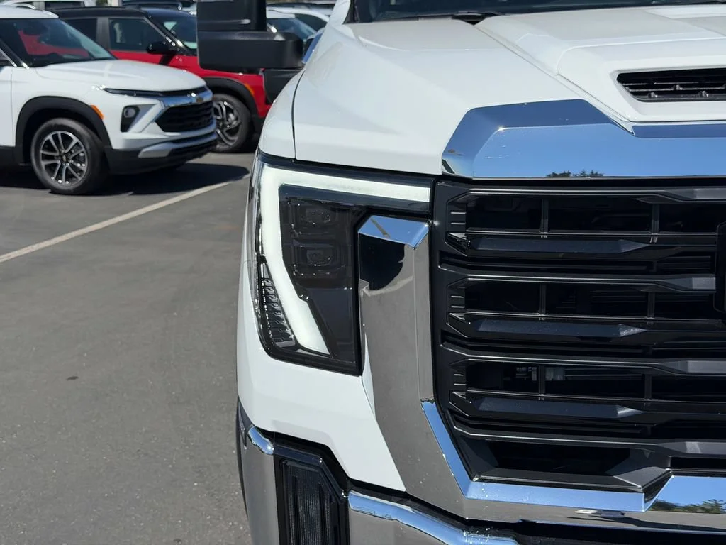 New 2026 Summit White GMC Pro image 4