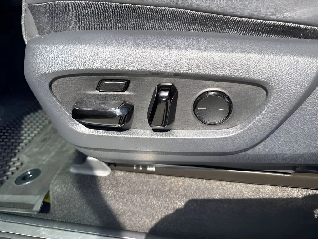 Used 2024  Lexus 550 Overtrail+ image 9