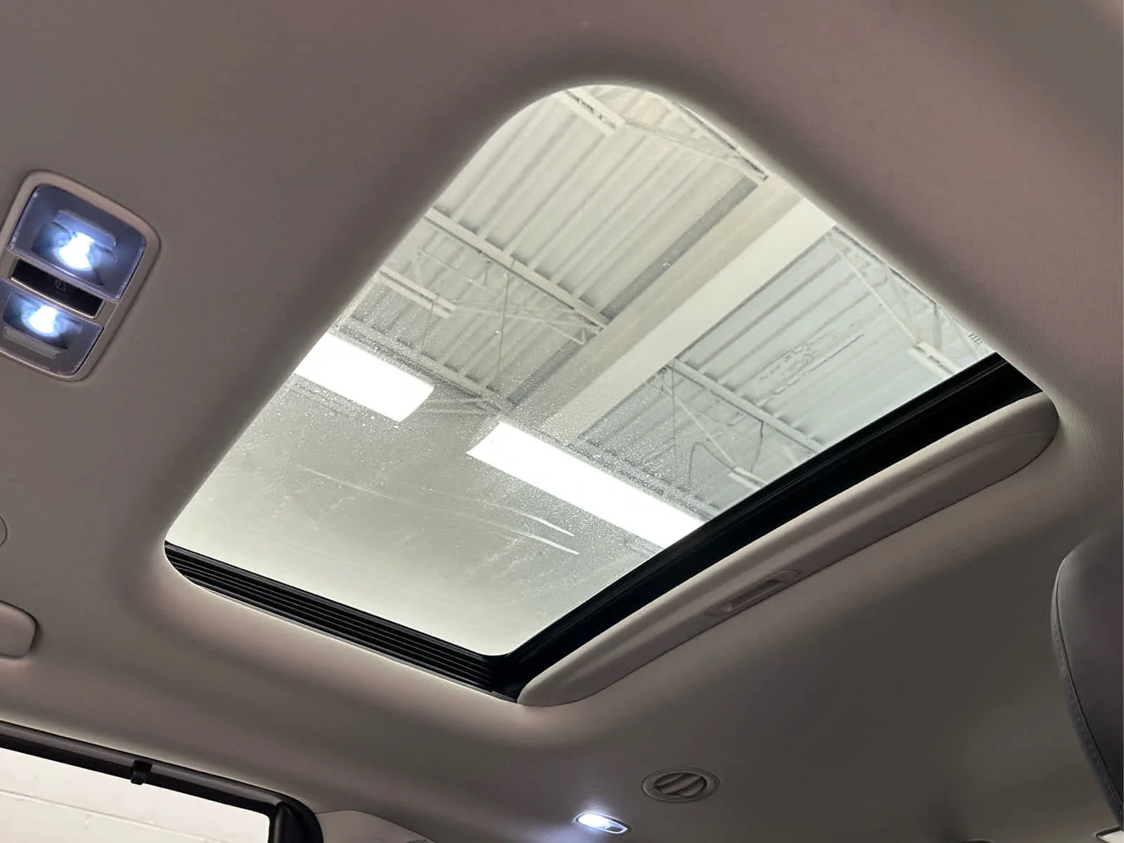 Used 2025 Snow White Pearl Kia SX image 43