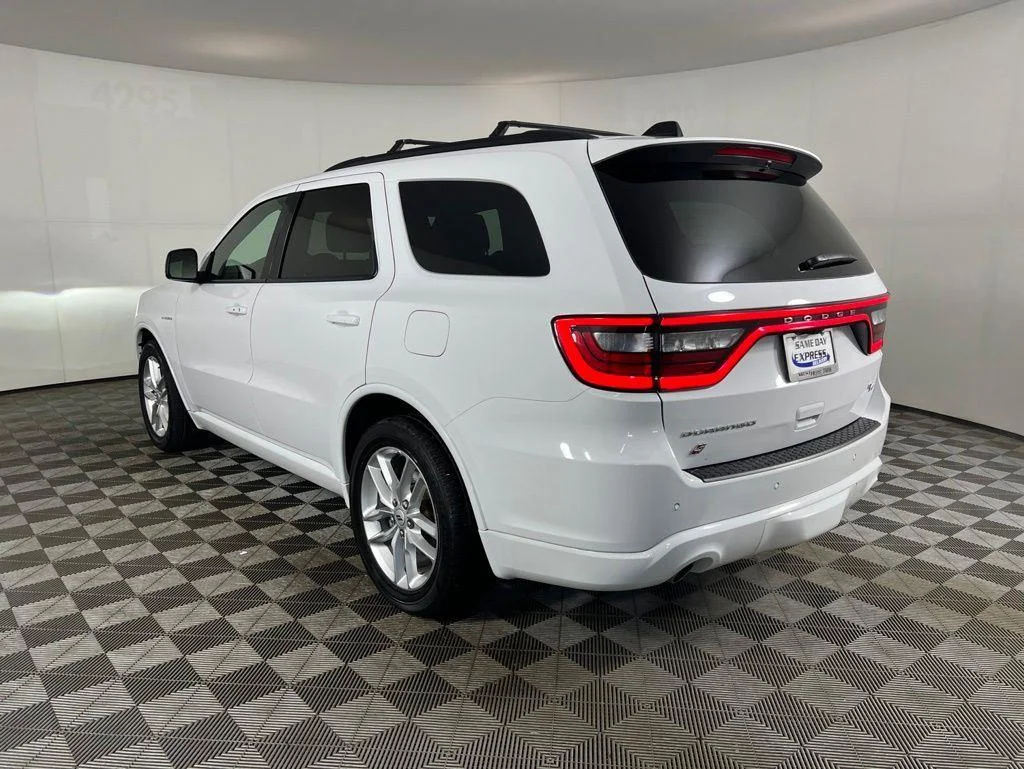 Used 2025 White Knuckle Clearcoat Dodge R/T Plus image 12