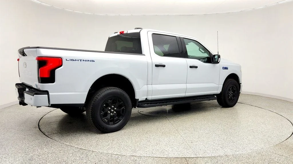 Used 2025 Space White Metallic Ford XLT 4WD SuperCrew 5.5