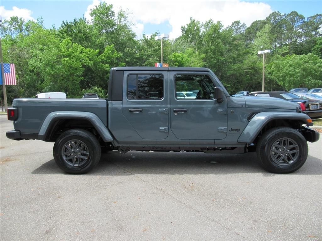 New 2026 Anvil Clear-Coat Exterior Paint Jeep Sport S image 2