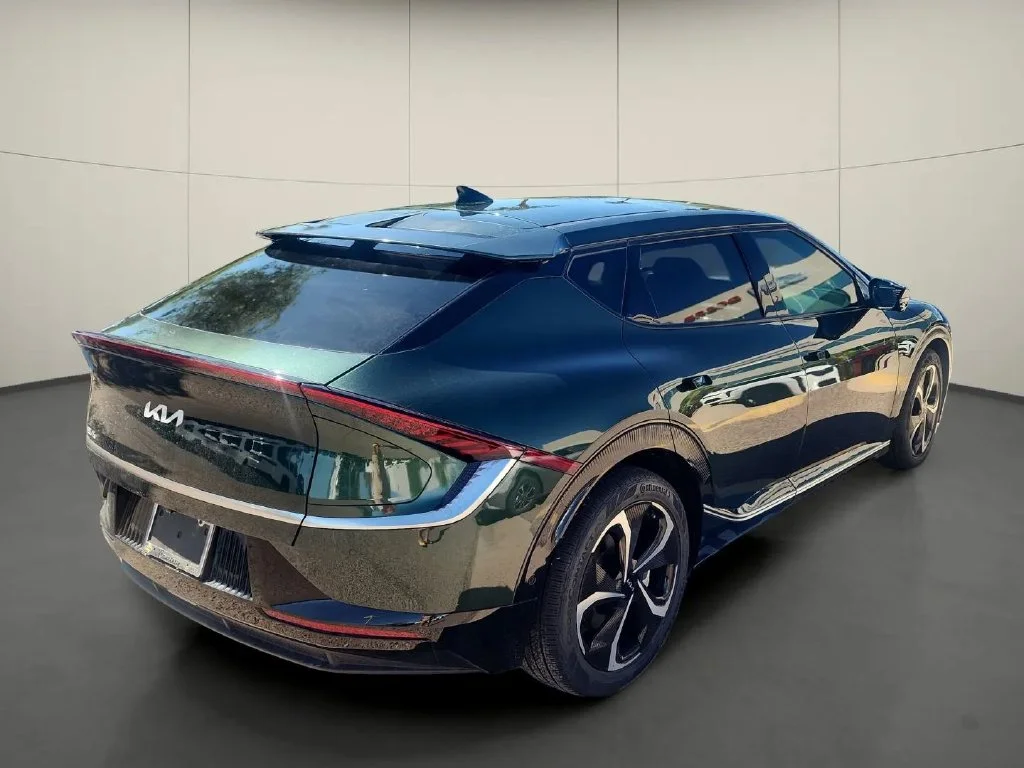 Used 2023 Deep Forest Green Kia GT-Line image 7