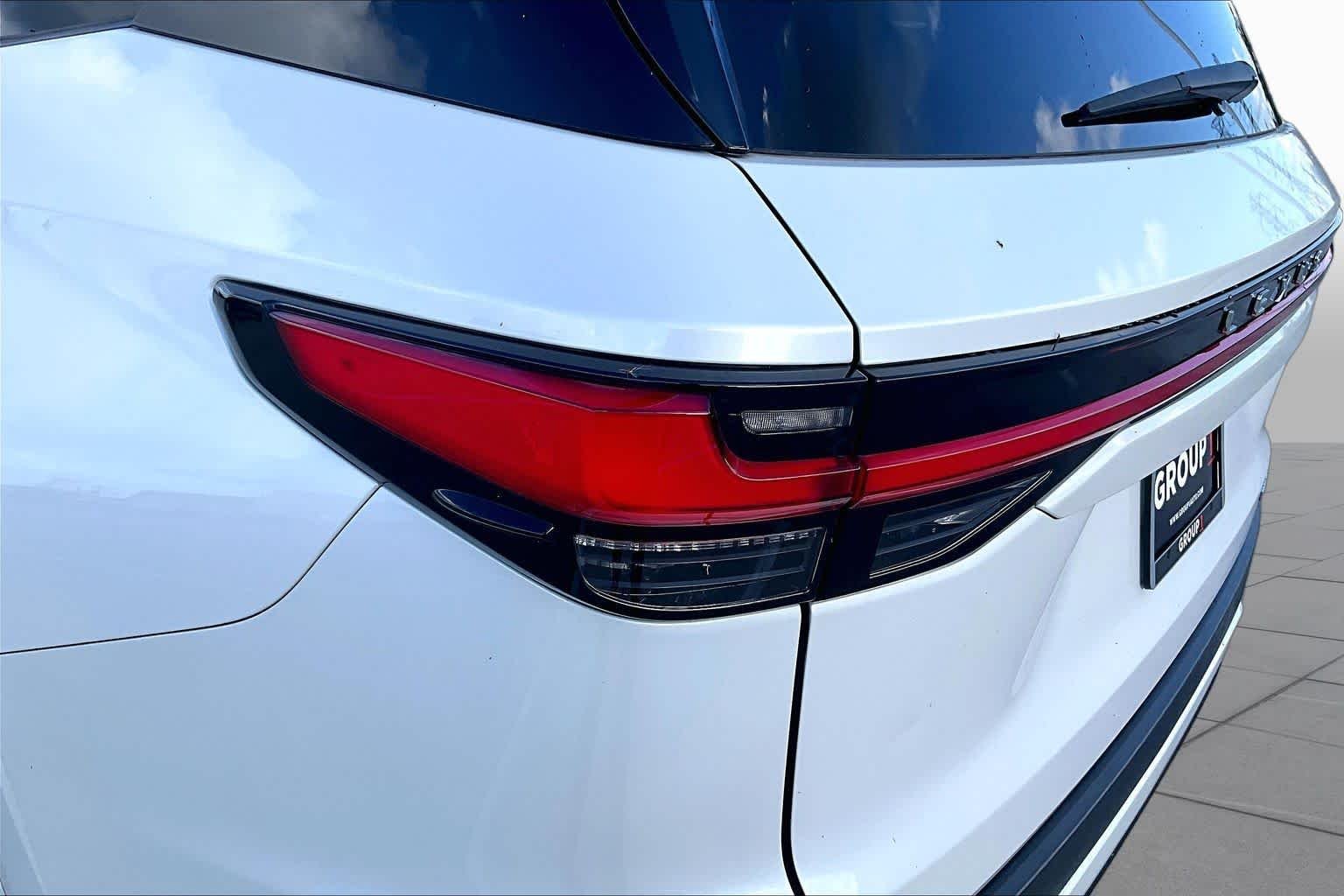 Used 2024 Wind Chill Pearl Lexus  image 28