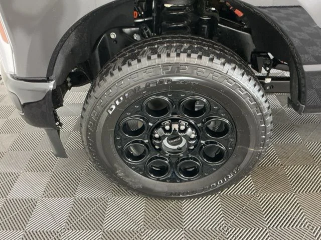 New 2026 Agate Black Ford XLT image 33