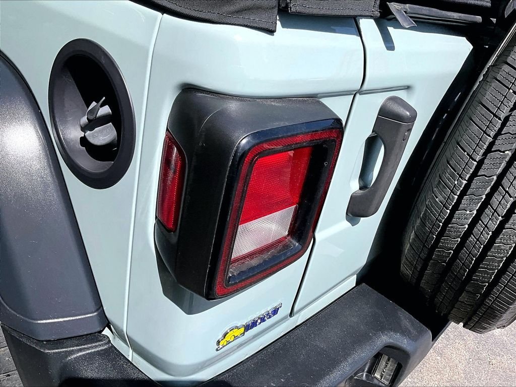 Used 2023 Earl Clearcoat Jeep Sport S image 33