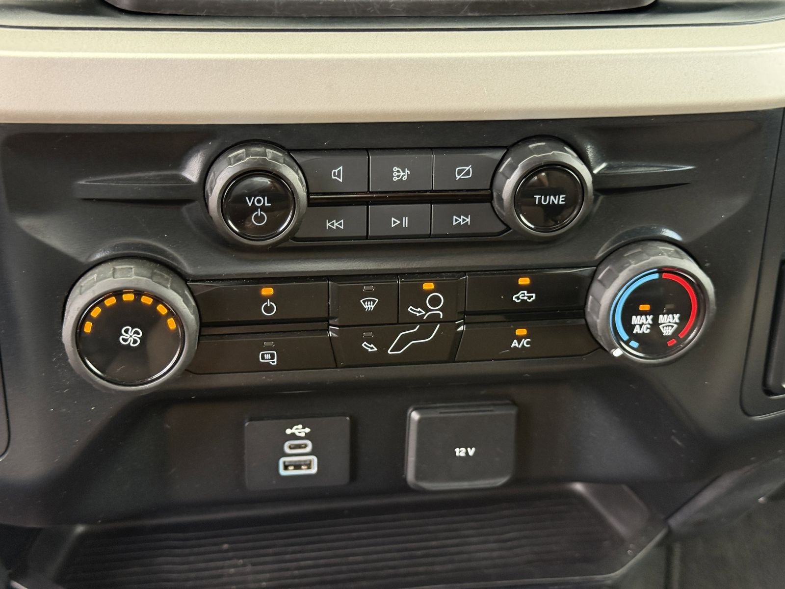 Used 2024 Oxford White Ford XLT image 24