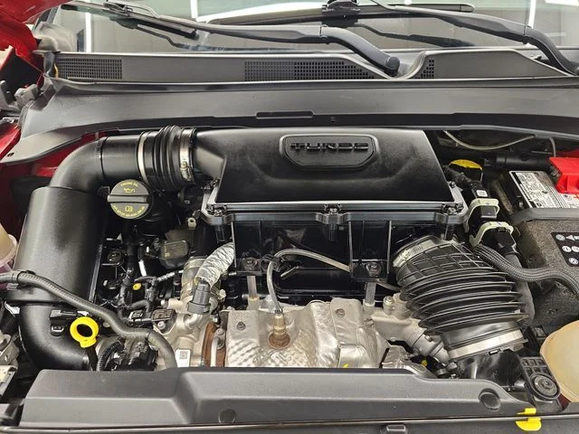 Used 2023 Redline Pearlcoat Jeep Latitude image 35