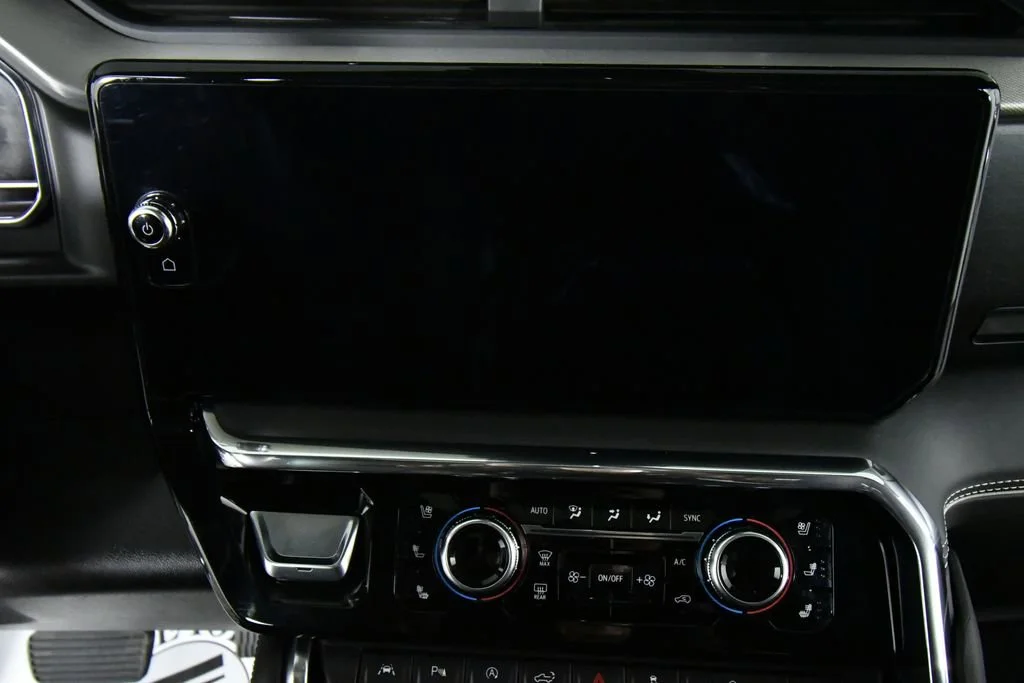Used 2025 Sterling Metallic GMC Denali image 4