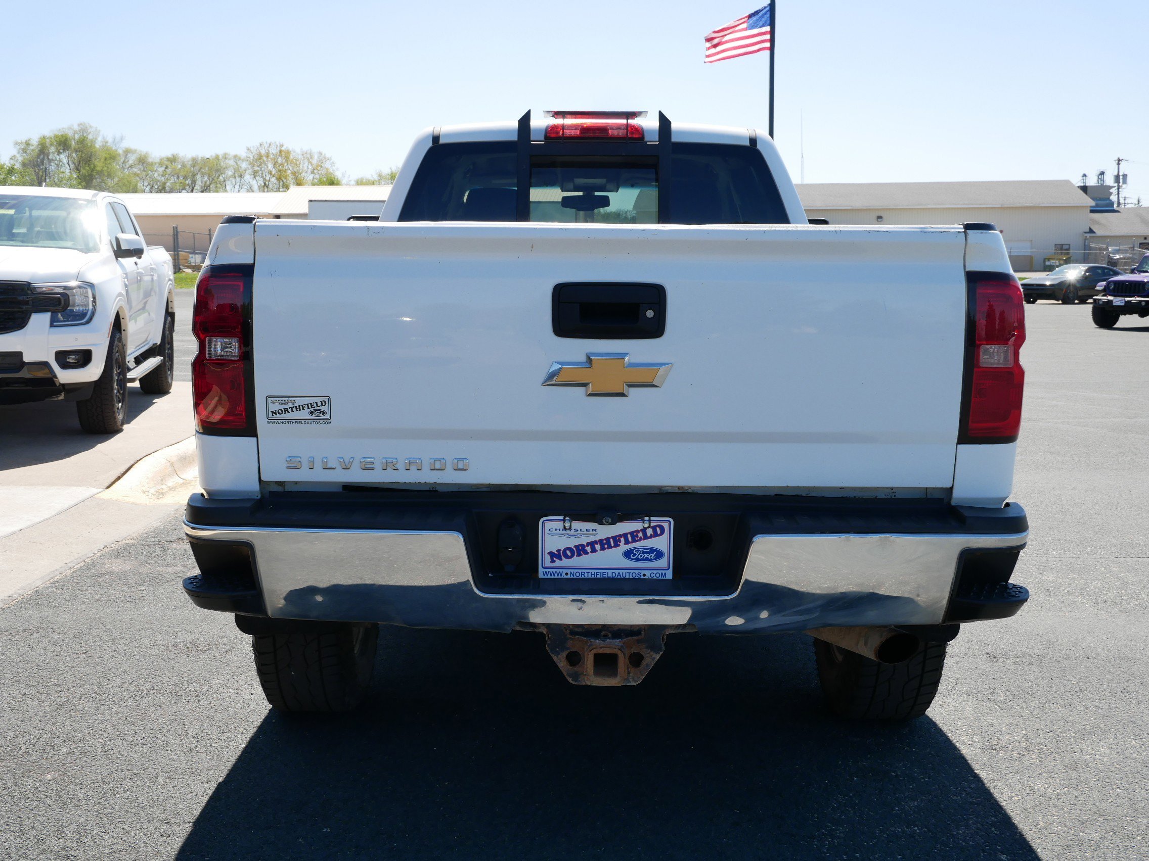 View vehicle photo 7