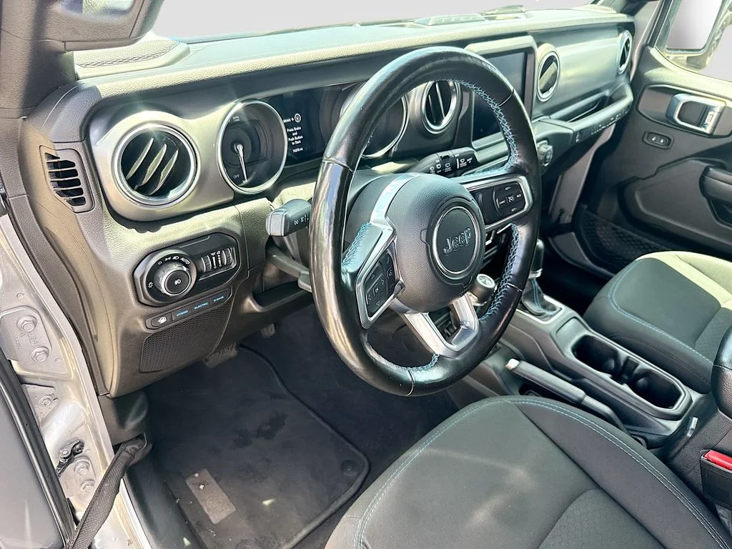 Used 2021 Silver Jeep Unlimited Rubicon 4xe image 10
