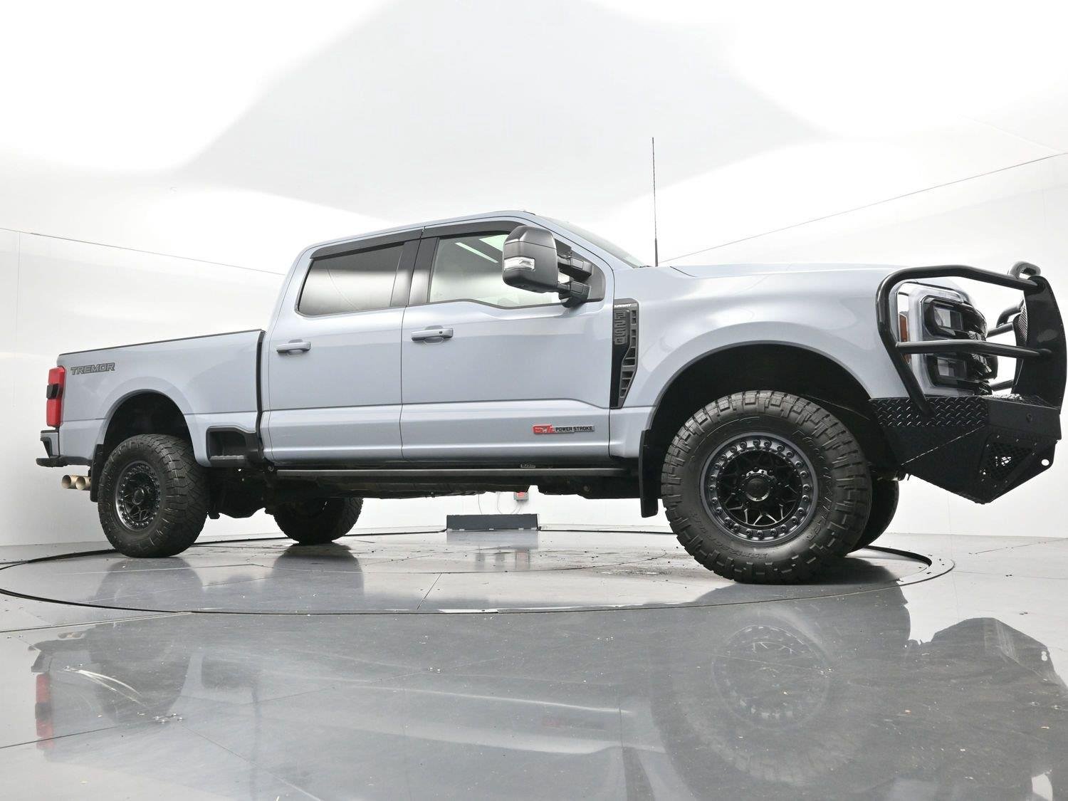 Used 2024 Glacier Gray Metallic Tri-coat Ford XL image 47