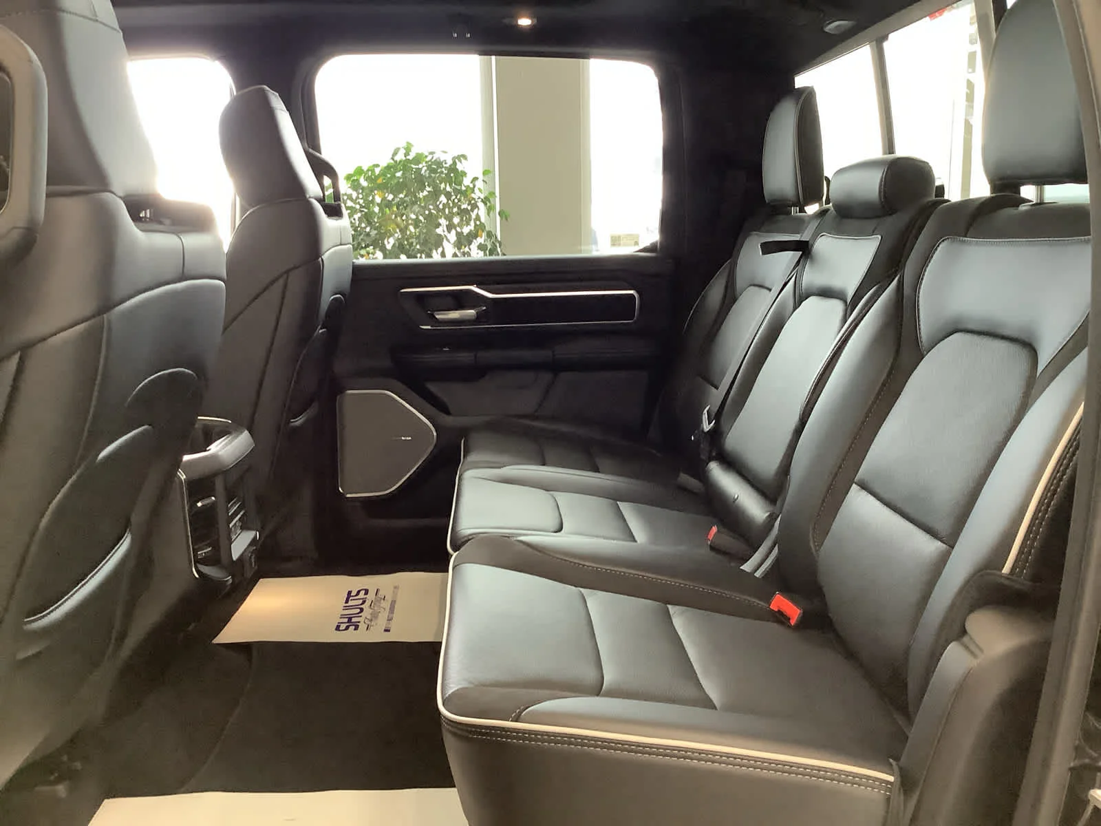 New 2026 Diamond Black Crystal Pearlcoat Ram Laramie image 13