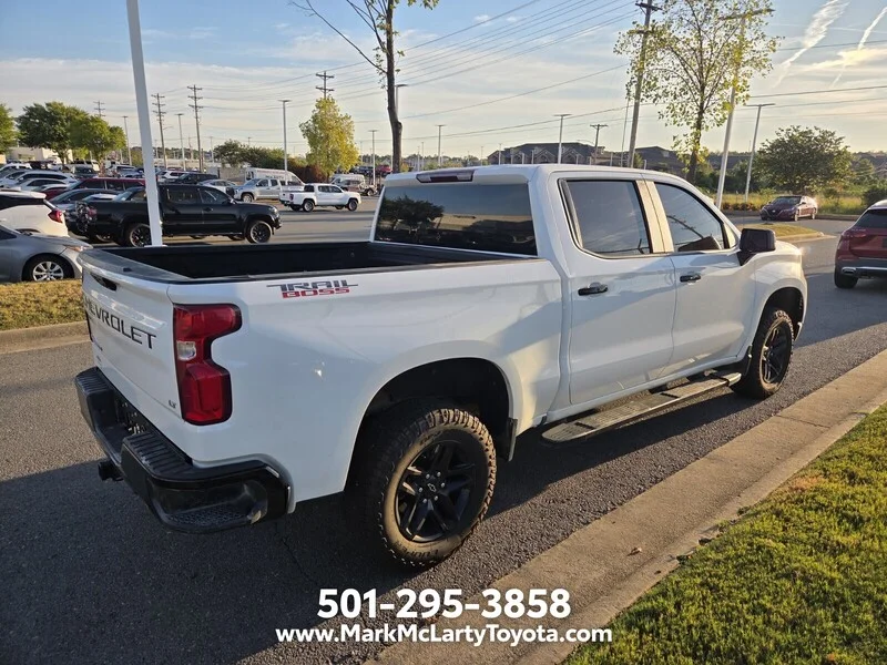 Used 2023 WHITE CHEVROLET 4WD CREW CAB 147" LT TRAIL BOSS image 4