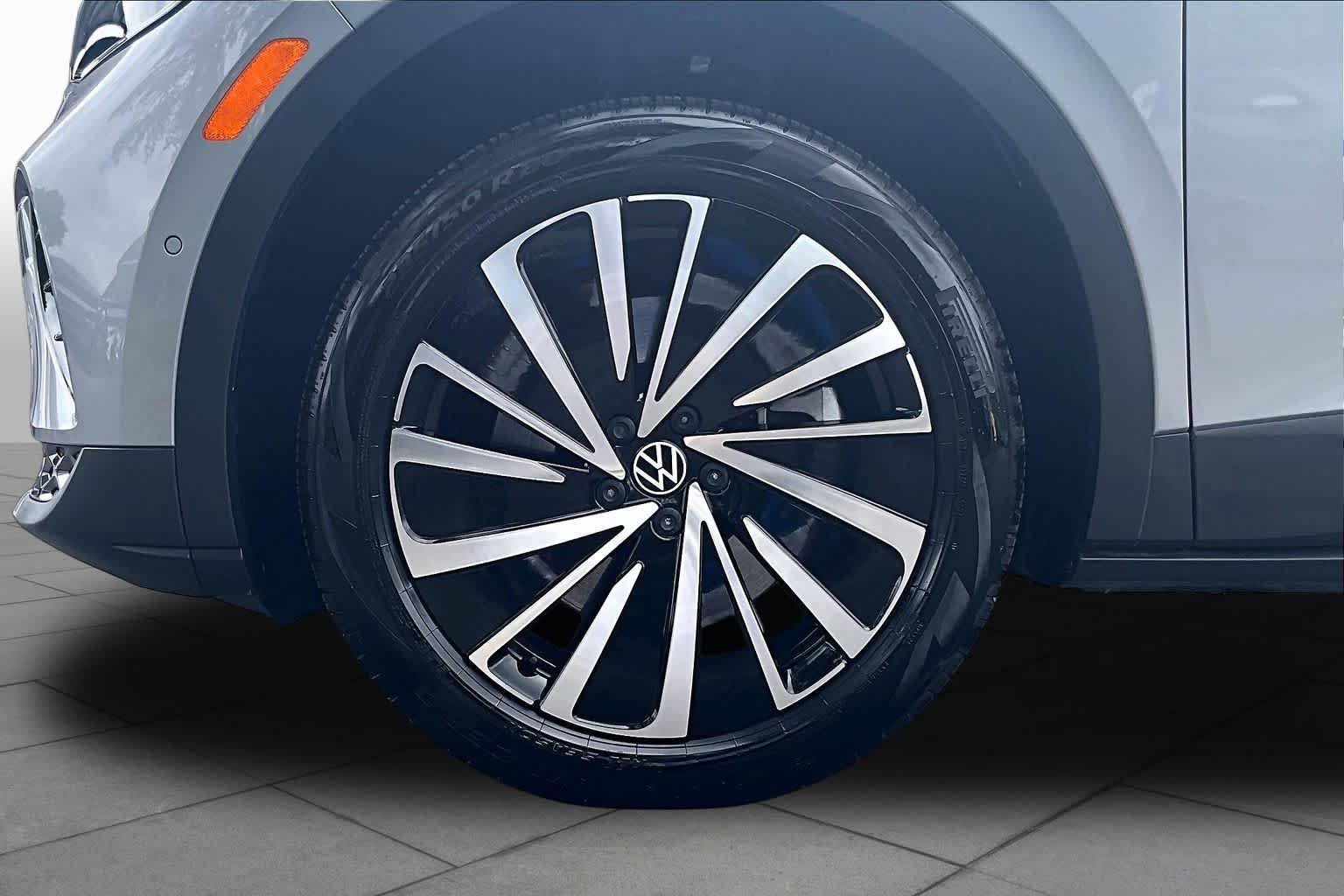 Certified Used 2025 Silver Mist Metallic Volkswagen Pro image 10