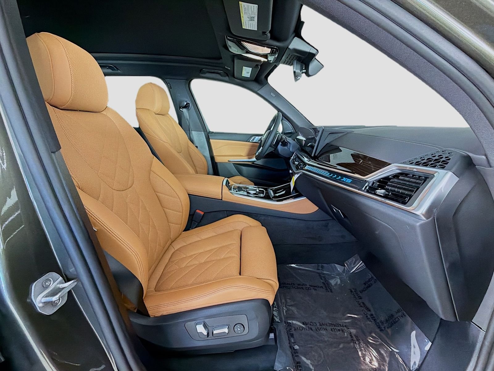 New 2026 Manhattan Green Metallic BMW xDrive50e image 30