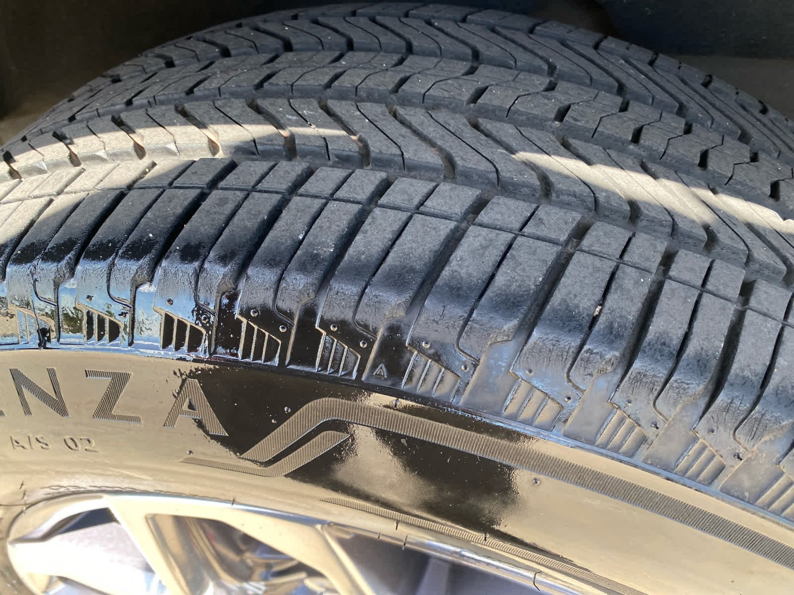 Used 2025 White Frost Tricoat GMC SLT image 29