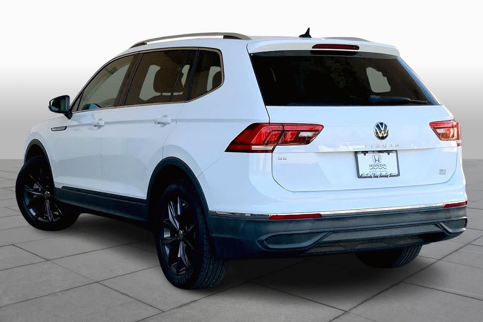 2022 Volkswagen Tiguan SE - Photo 12