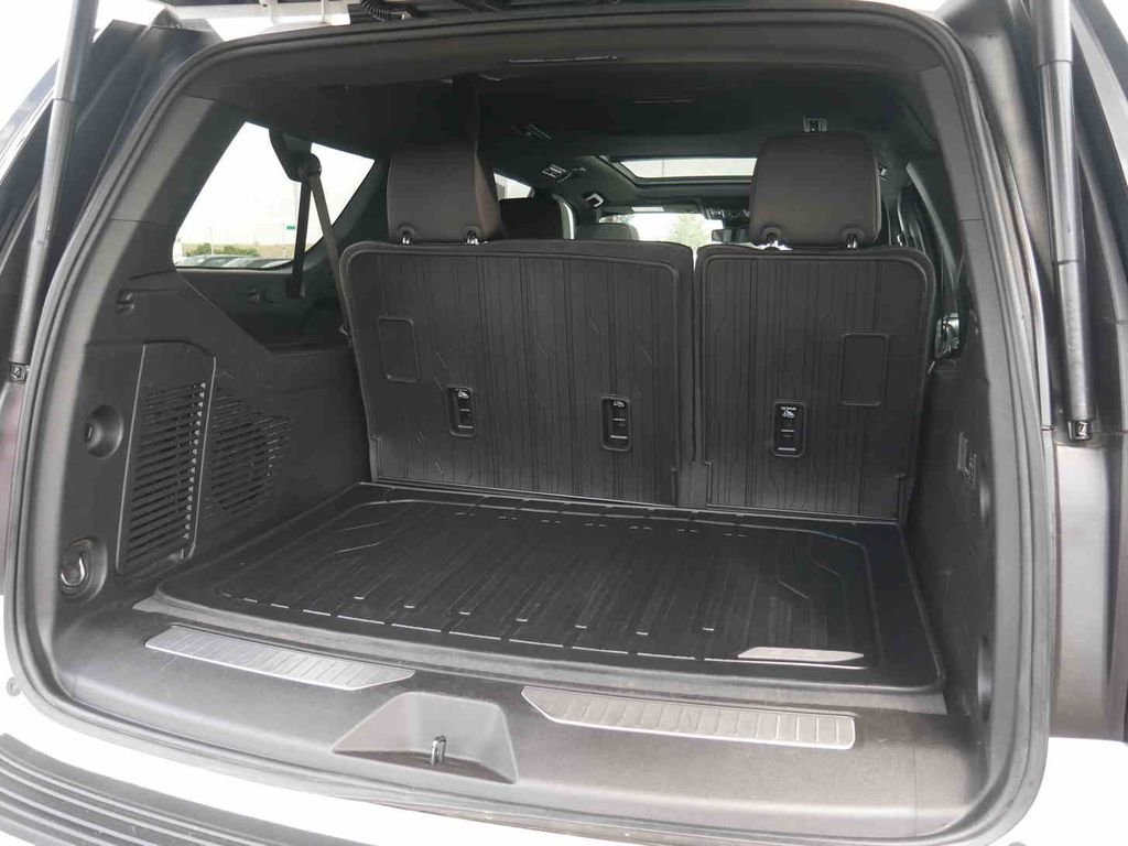 Used 2024  GMC Denali image 9