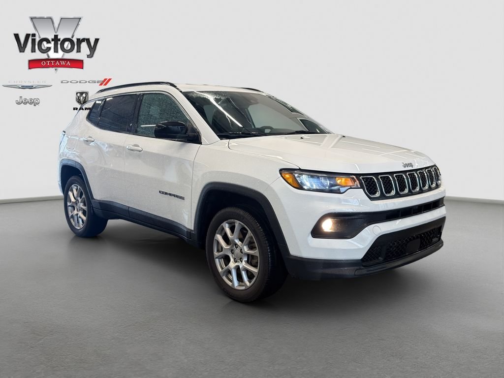 Used 2023 White Jeep Latitude Lux image 8
