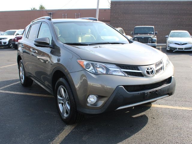 Used 2015 Pyrite Mica Toyota XLE image 4