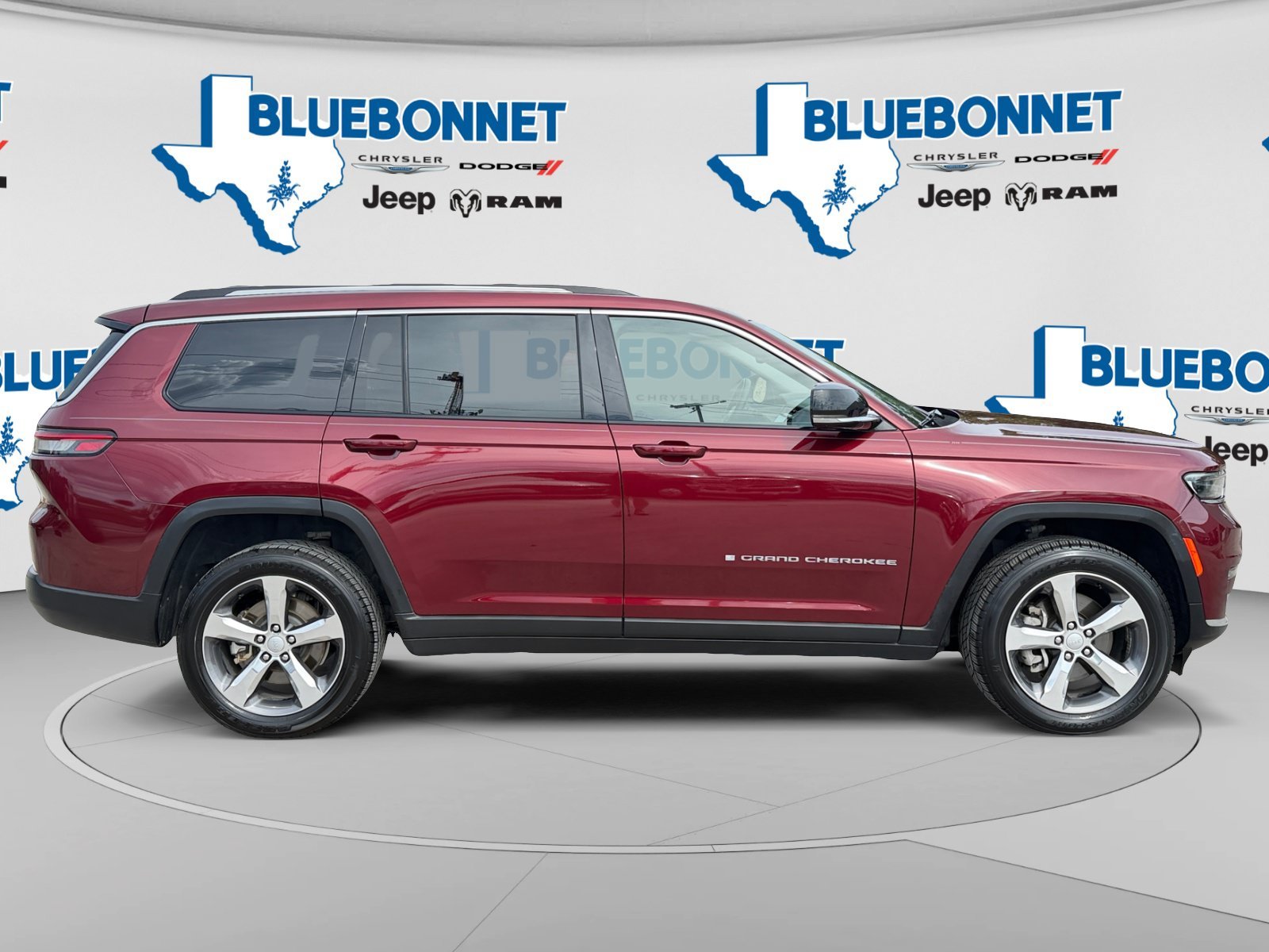 Certified Used 2022 Velvet Red Pearlcoat Jeep Limited image 4