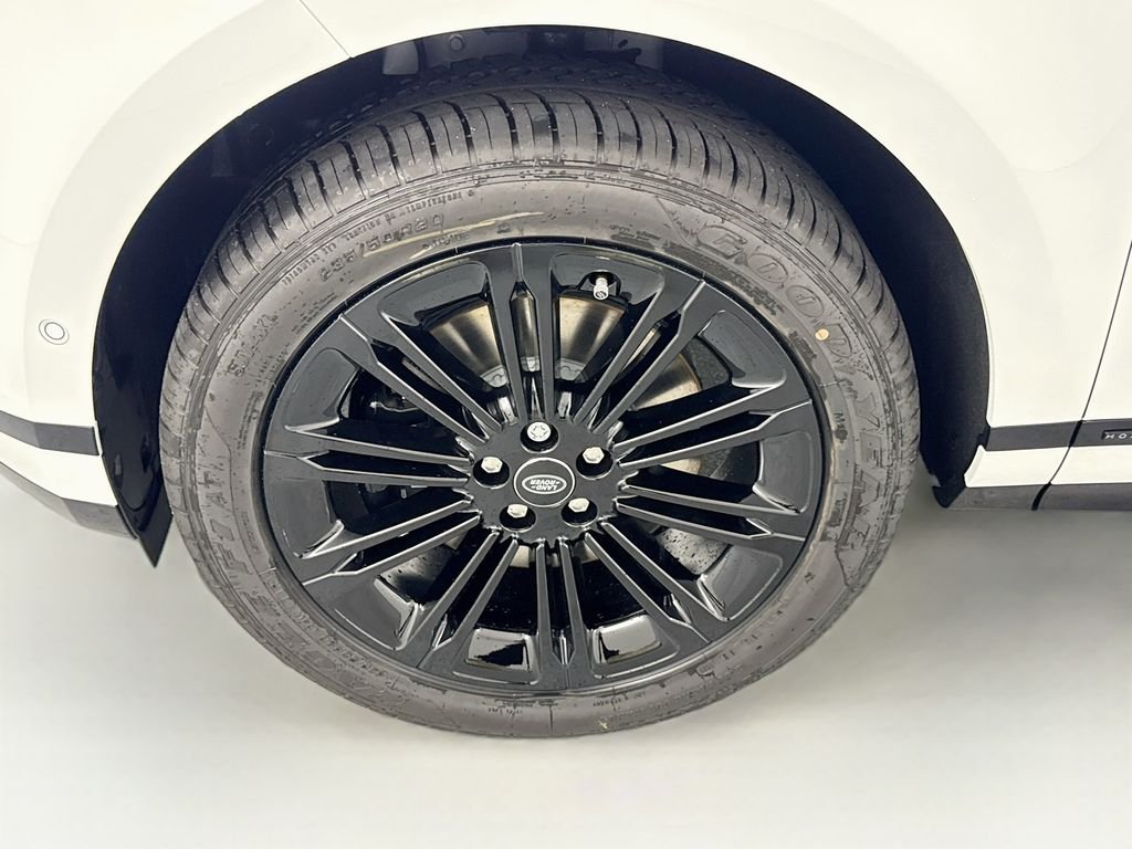 New 2026 Fuji White Land Rover Hoxton Edition image 32