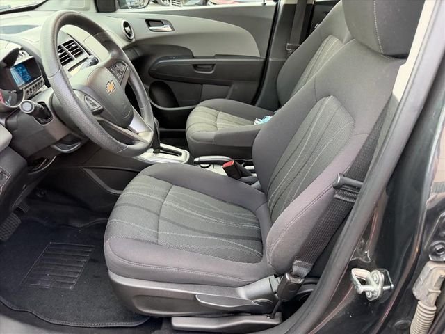 Used 2015 Gray Chevrolet LT image 7
