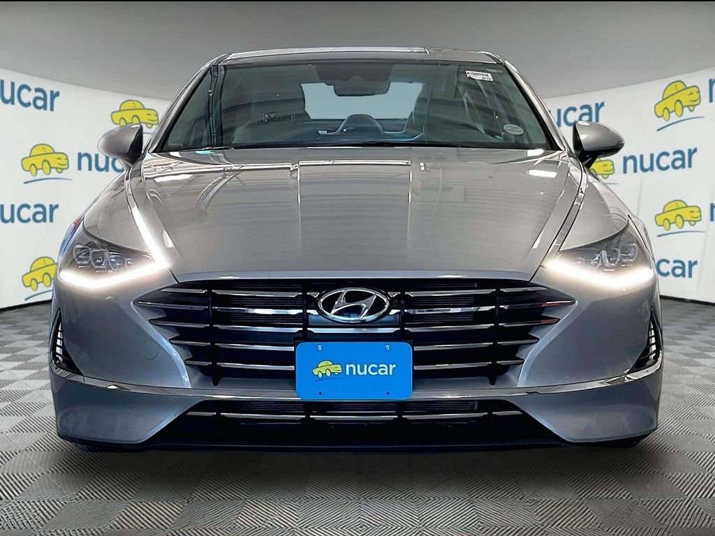 Used 2023 Silver Hyundai SE image 2