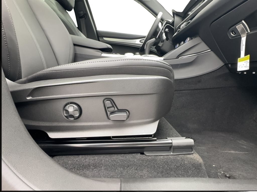 2025 Alfa Romeo Stelvio Base - Photo 36