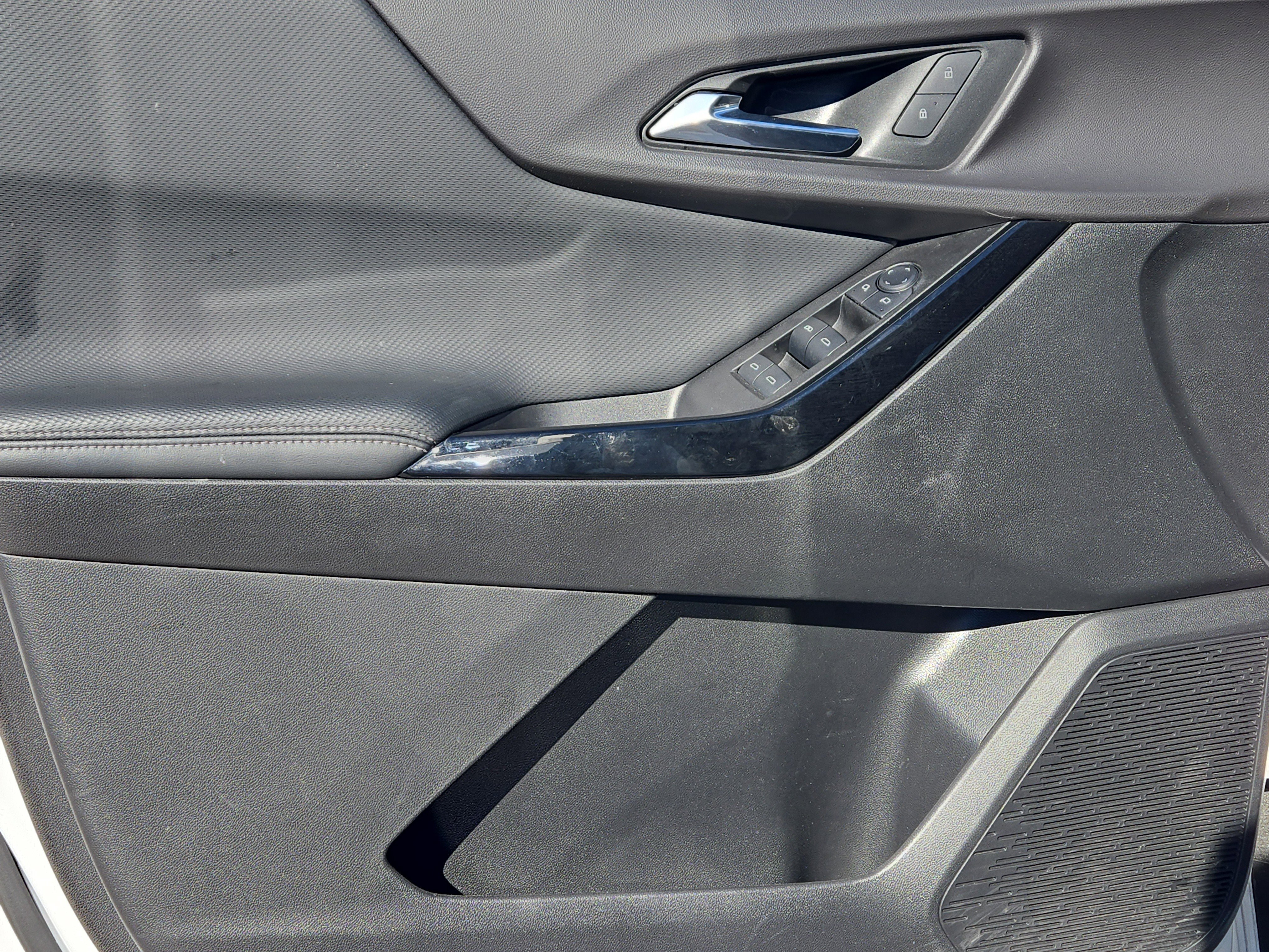 2025 Chevrolet Equinox LT - Photo 12